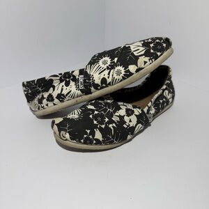 TOMS - Floral Black and White - Size 6.5